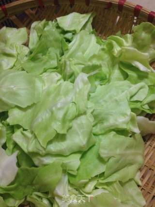 手撕圆白菜的做法步骤：1