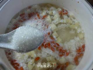 枸杞酒酿香蕉羹的做法步骤：5