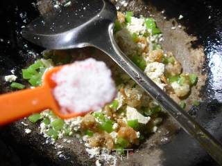 开洋尖椒炒老豆腐的做法步骤：6