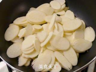 葱爆牛肉笋片《茭白笋3》的做法步骤：3