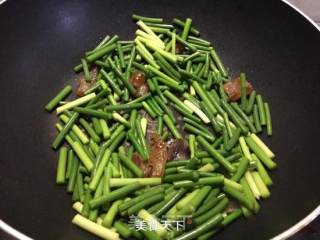 蒜薹炒腊肉的做法步骤：5