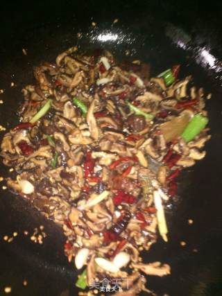 香菇炖鸡的做法步骤：7