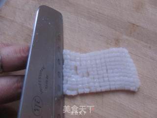 脆嫩可口---爆炒鱿鱼卷的做法步骤：2