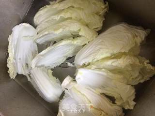 醋溜白菜的做法步骤：1