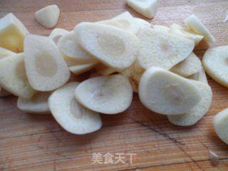 韭菜炒鱿鱼的做法步骤：3