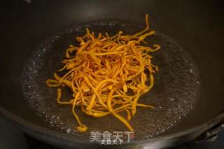 荷兰豆凉拌虫草菇的做法步骤：3