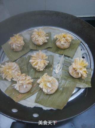 蛋黄菊花蒸饺的做法步骤：11