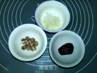 红枣莲子汤的做法步骤：1