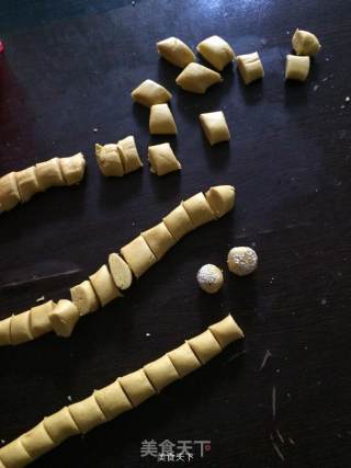 南瓜芝麻球的做法步骤：6