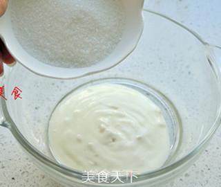 唇齿留香---酸奶草莓蛋糕的做法步骤：1