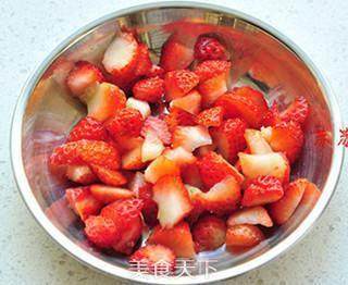 唇齿留香---酸奶草莓蛋糕的做法步骤：6