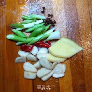 红烧鸭肉的做法步骤：1