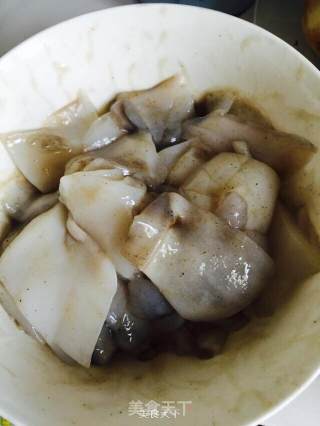 泰汁墨鱼块的做法步骤：1
