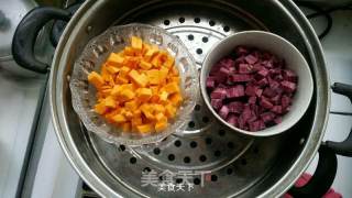 南瓜紫薯馒头的做法步骤：1