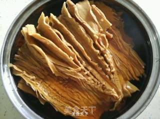 南乳笋烧肉的做法步骤：1