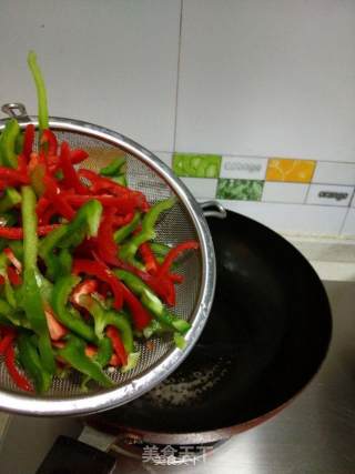 彩椒虾皮小炒的做法步骤：3