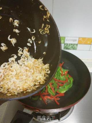 彩椒虾皮小炒的做法步骤：5