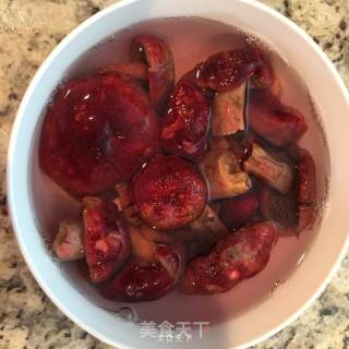 红菇药膳排骨汤的做法步骤：1