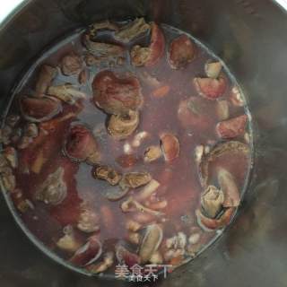 红菇药膳排骨汤的做法步骤：6