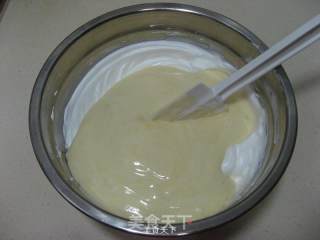 原味戚风蛋糕的做法步骤：8