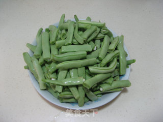 蒜子烧扁豆的做法步骤：1