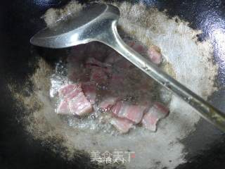 笋尖五花风肉炒尖椒的做法步骤：4
