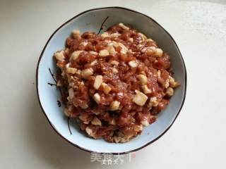 槐花肉包子的做法步骤：2