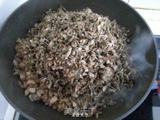 槐花肉包子的做法步骤：5