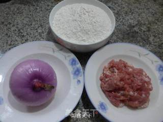 洋葱猪肉馅馅饼的做法步骤：1