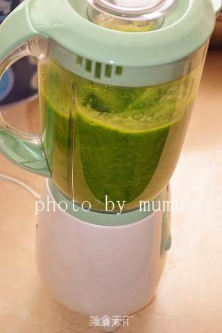 手作菠菜面的做法步骤：2