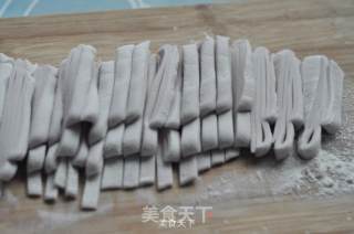 手擀面的做法步骤：8