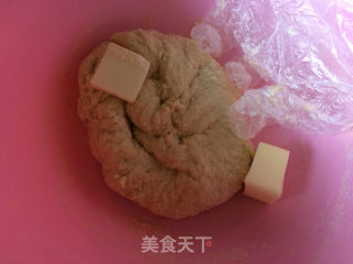 香肠花环面包的做法步骤：2