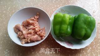 青椒炒肉片的做法步骤：1