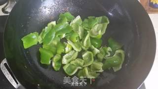 青椒炒肉片的做法步骤：5