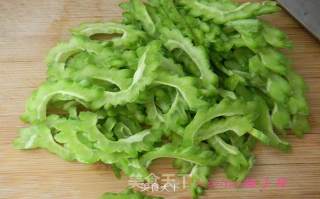 姜丝儿拌苦瓜的做法步骤：3