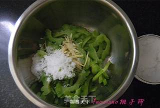 姜丝儿拌苦瓜的做法步骤：7