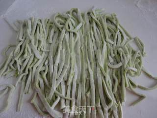 菠菜手擀面的做法步骤：8