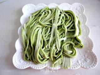 菠菜手擀面的做法步骤：9