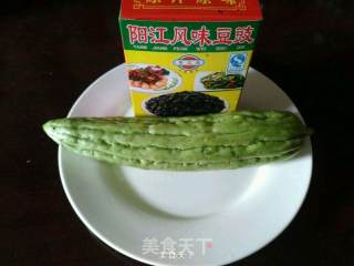豆豉拌苦瓜的做法步骤：1