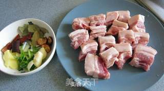 这次不发甜食啦，来个外婆红烧肉！的做法步骤：1
