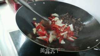 腊鸭胥炒子姜的做法步骤：7