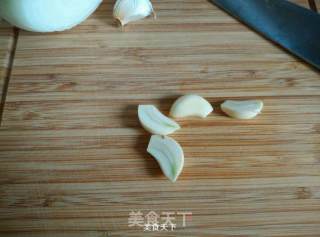 红焖鸡腿的做法步骤：2