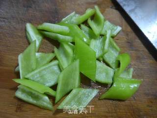 培根尖椒炒山药的做法步骤：2