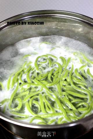 鲜虾西红柿波菜面的做法步骤：5