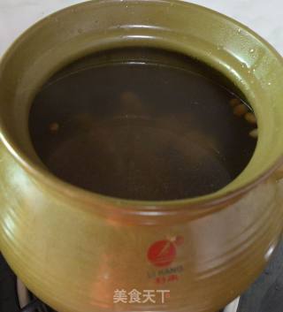花生骨头墨鱼汤的做法步骤：5
