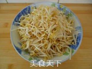 银芽炝毛豆的做法步骤：2