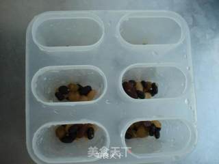 蜜豆牛奶冰棒的做法步骤：4