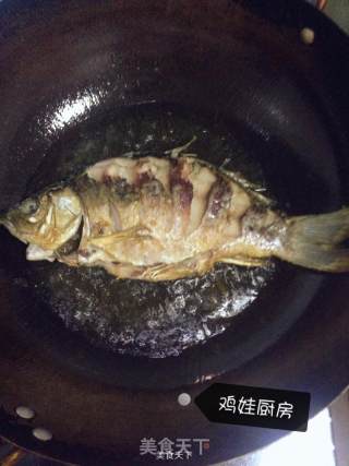 香辣泡椒鲫鱼的做法步骤：3