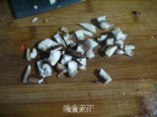 黄焖鸡米饭---家庭版鸡煲饭的做法步骤：1