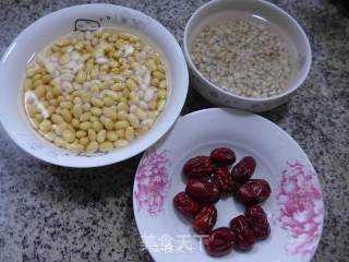 红枣薏米仁豆浆的做法步骤：1